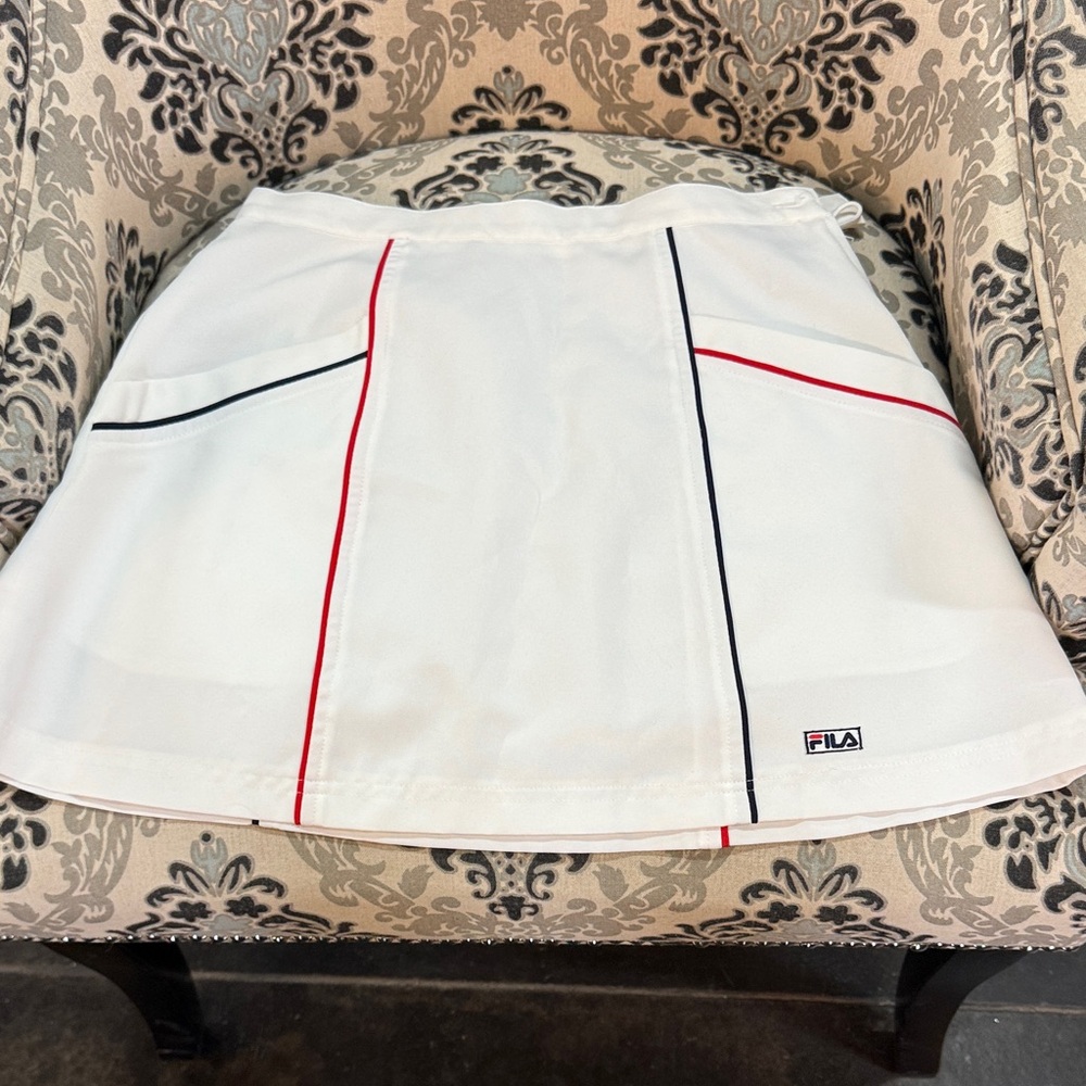 Fila White tennis / golf Skirt with Red and Black Lines